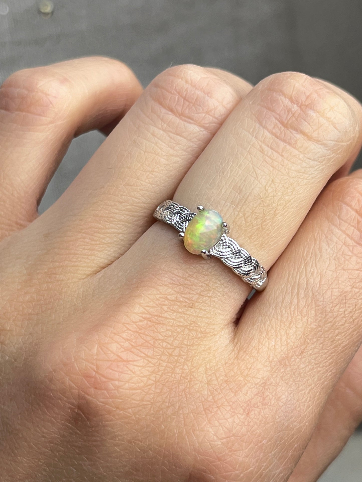 Ring med Opal i 925 sterling sølv