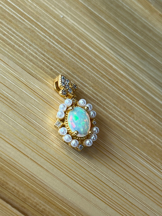 Opal anheng i 925 sterling sølv