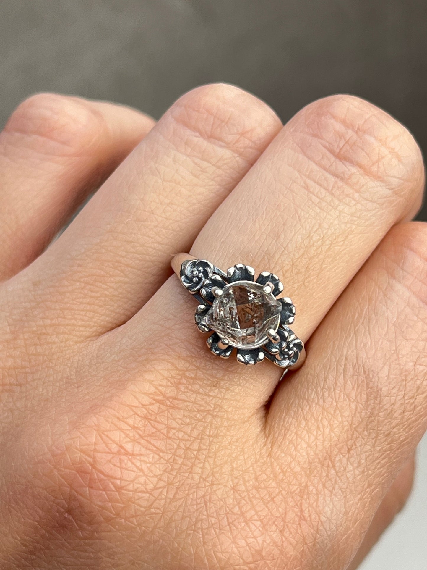 Ring med Skeletal elestial kvarts i 925 sterling sølv