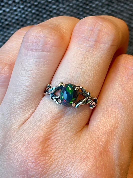 Ring med Opal,svart i 925 sterling sølv