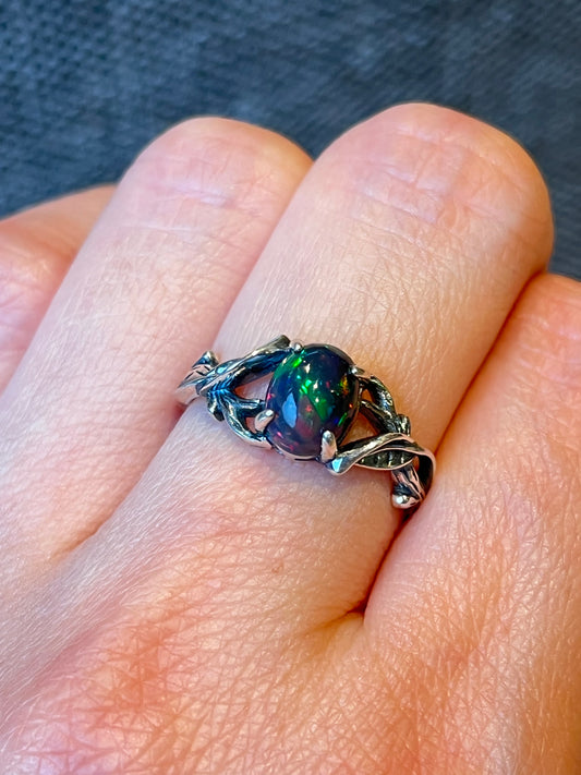 Ring med Opal,svart i 925 sterling sølv