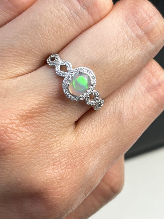 Ring med Opal i 925 sterling sølv