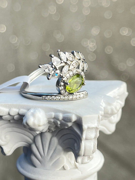 Ring med Olivin/Peridot i 925 sterling sølv