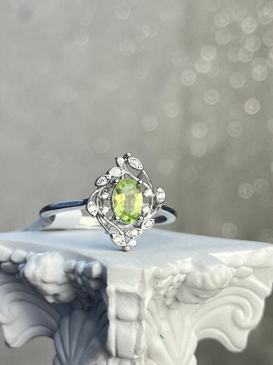 Ring med Olivin/Peridot i 925 sterling sølv