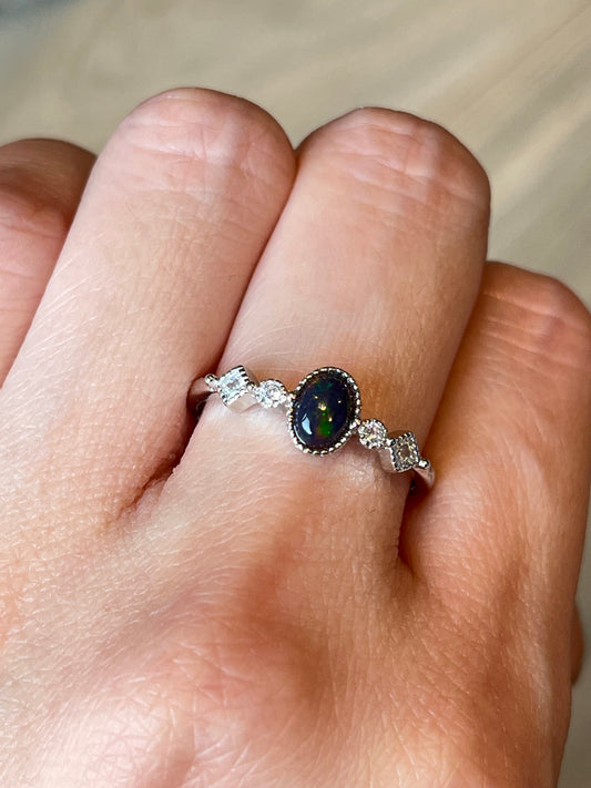 Ring med Opal,svart i 925 sterling sølv