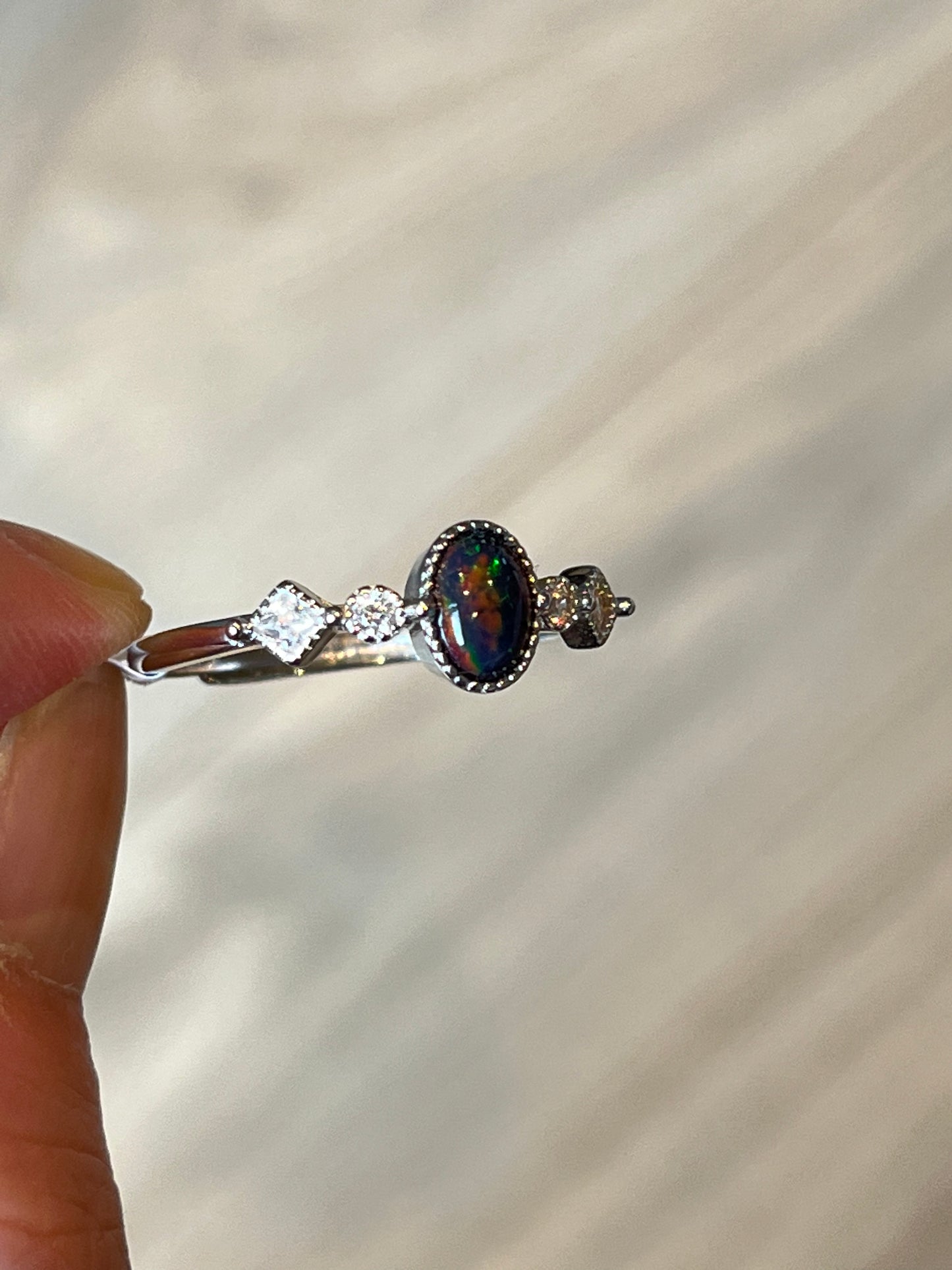 Ring med Opal,svart i 925 sterling sølv